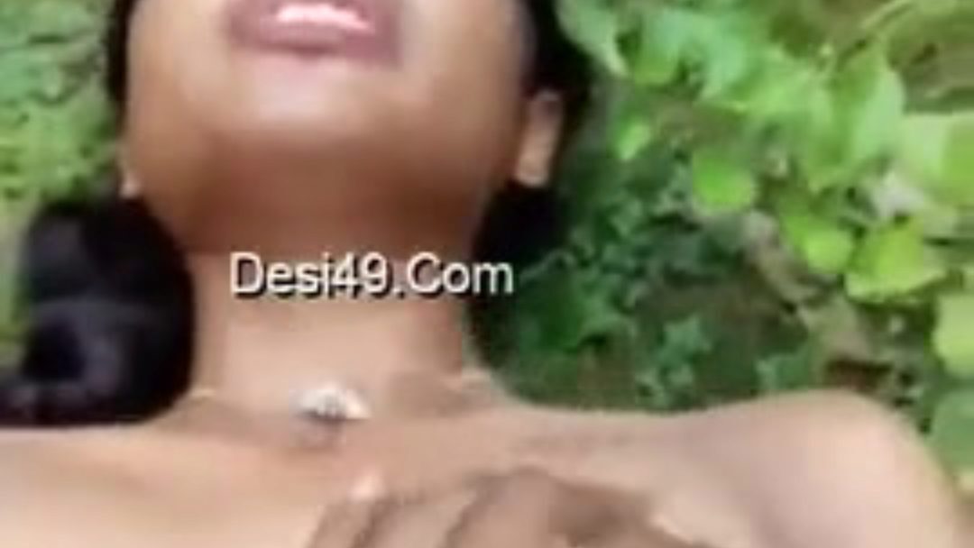 Bus Hot Pressing Videos - Indian Desi Girl Boob Pressing In Bus Train - XVDS TV