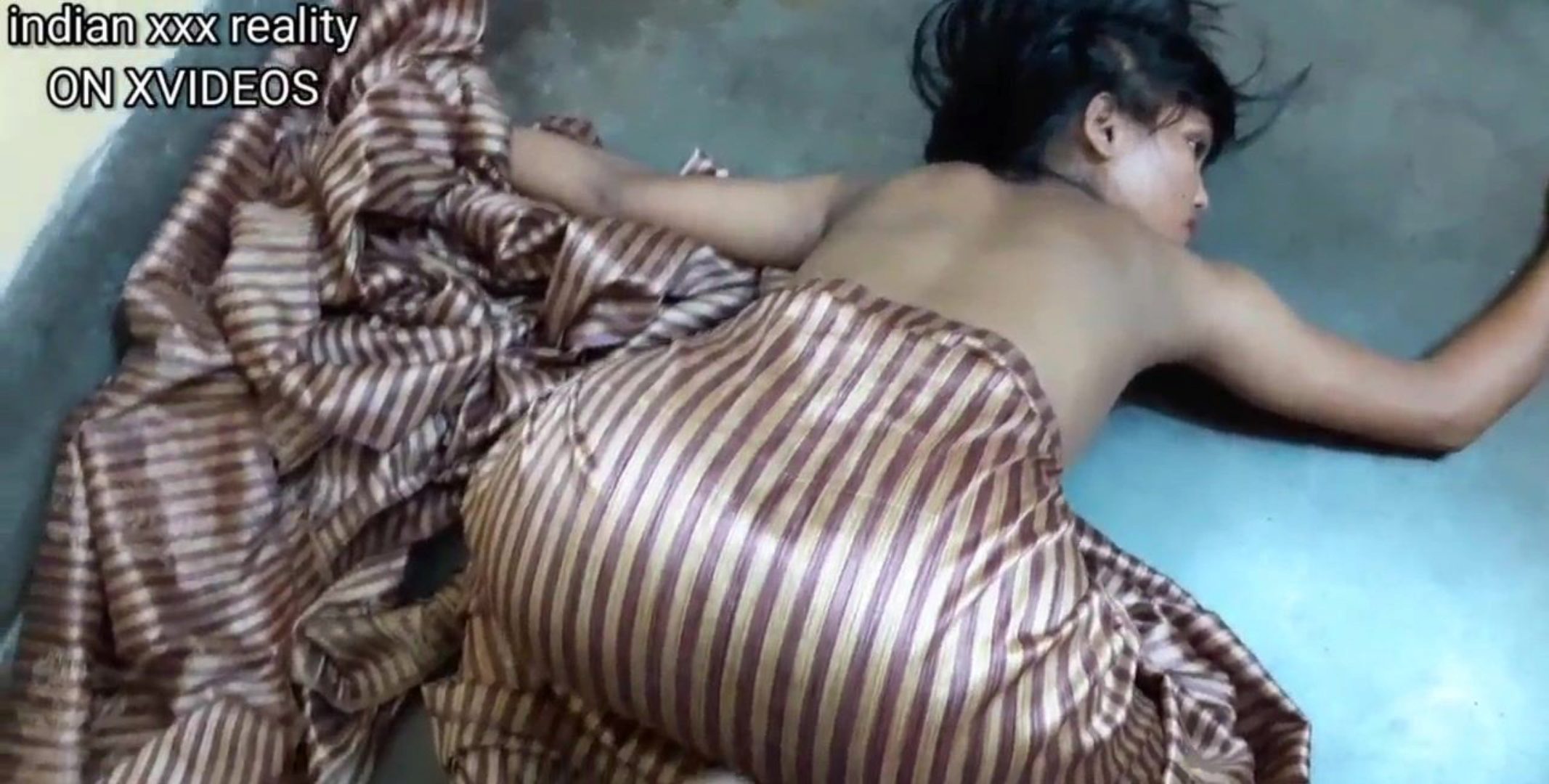 Saree Me Sex Vidrio With Hindi Dubbed Audeio - XVDS TV